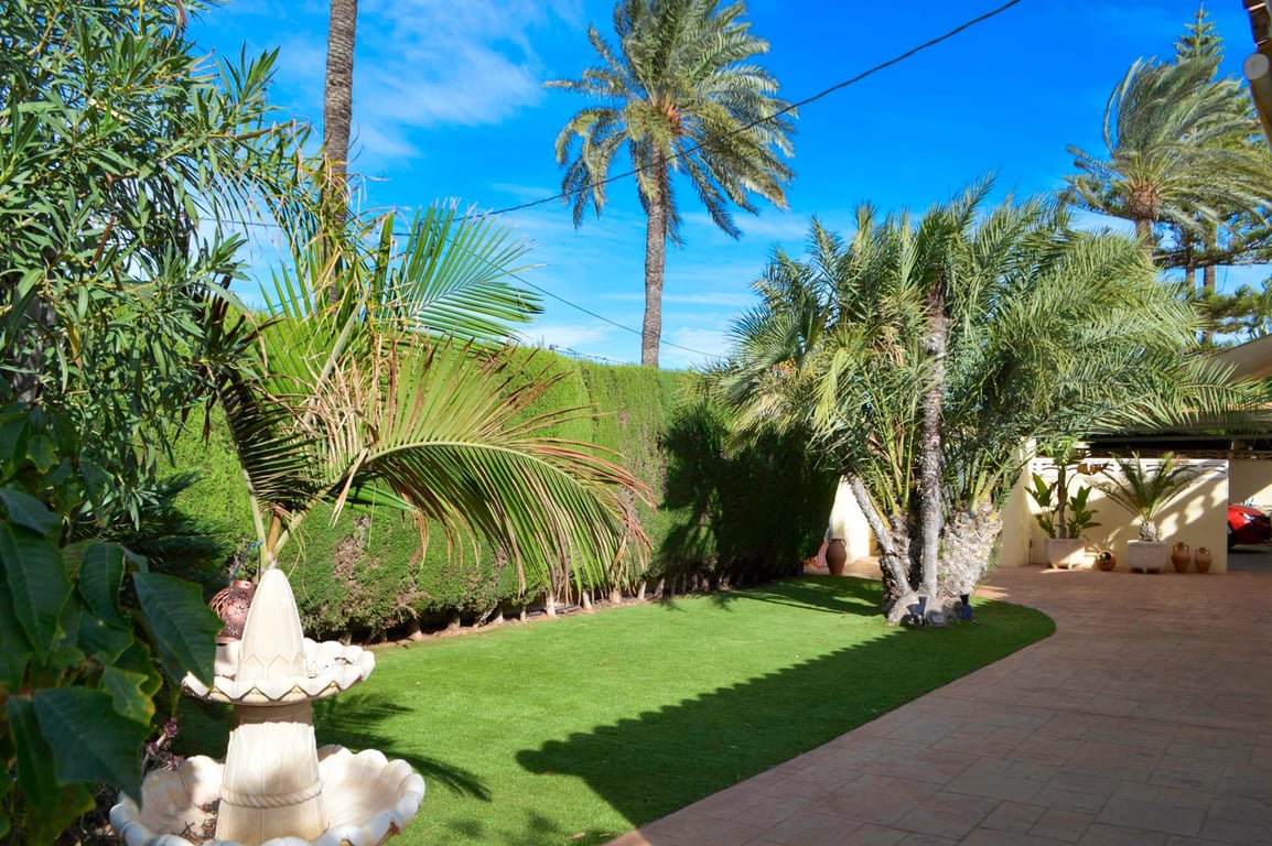 Villa de 4 dormitorios en Las Marinas, en la zona de Las Brisas - 10