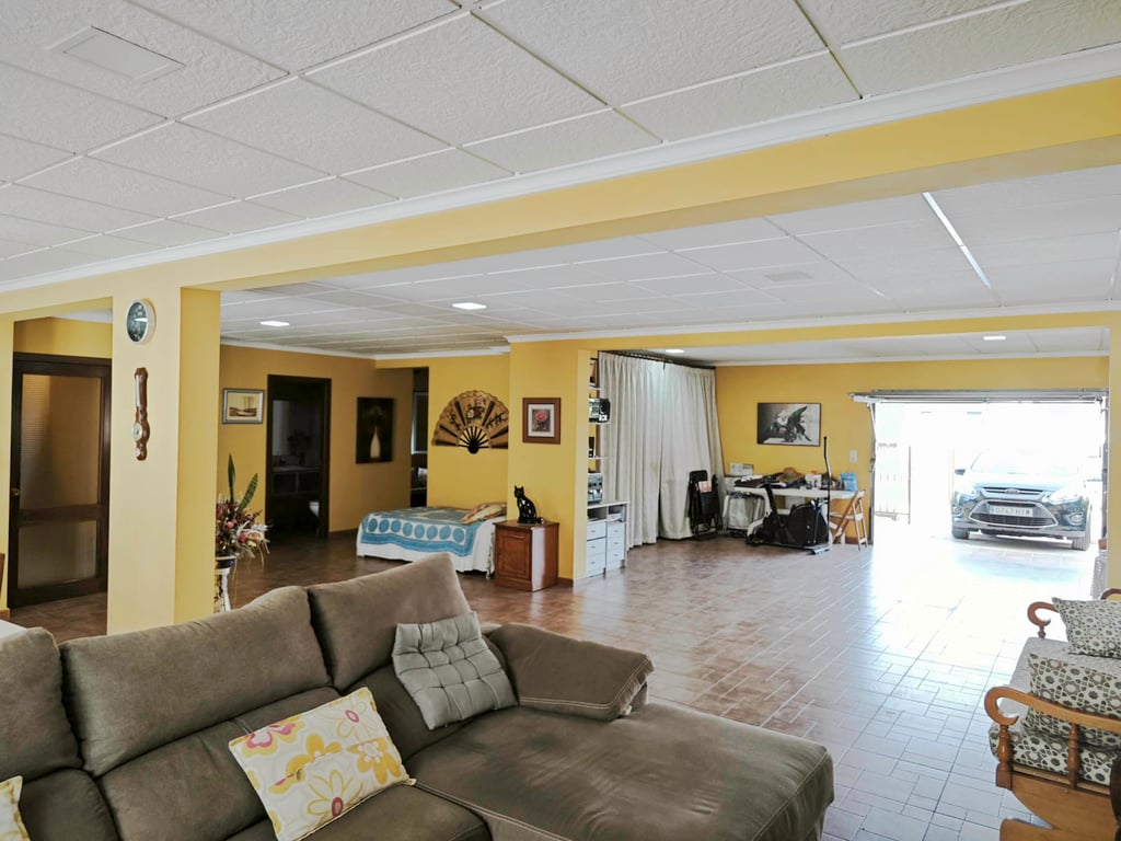 Villa de 270 m2 con piscina en venta en Pedreguer, zona residencial a un paso del centro - 24