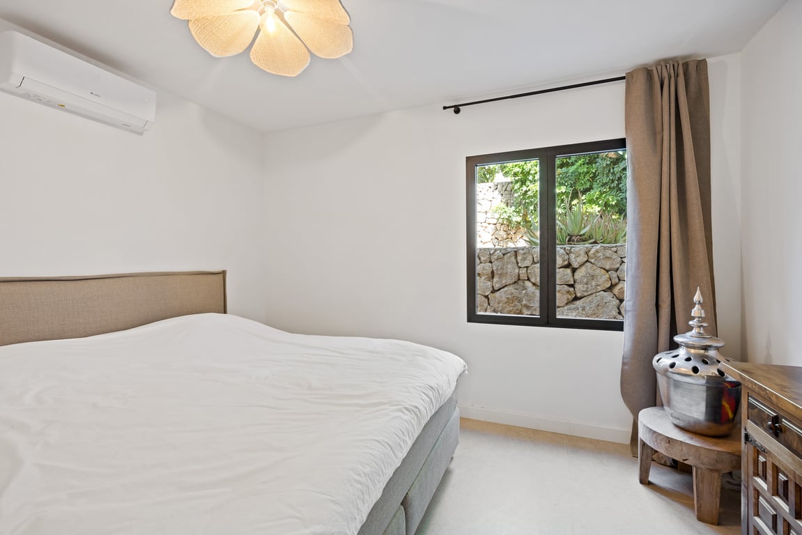 4-bed Villa in Oliva photo 17