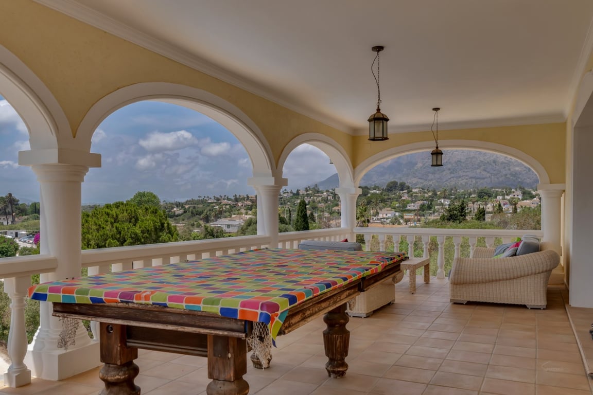 Villa con vistas abiertas en zona tranquila próxima al centro del pueblo de Jávea - 8