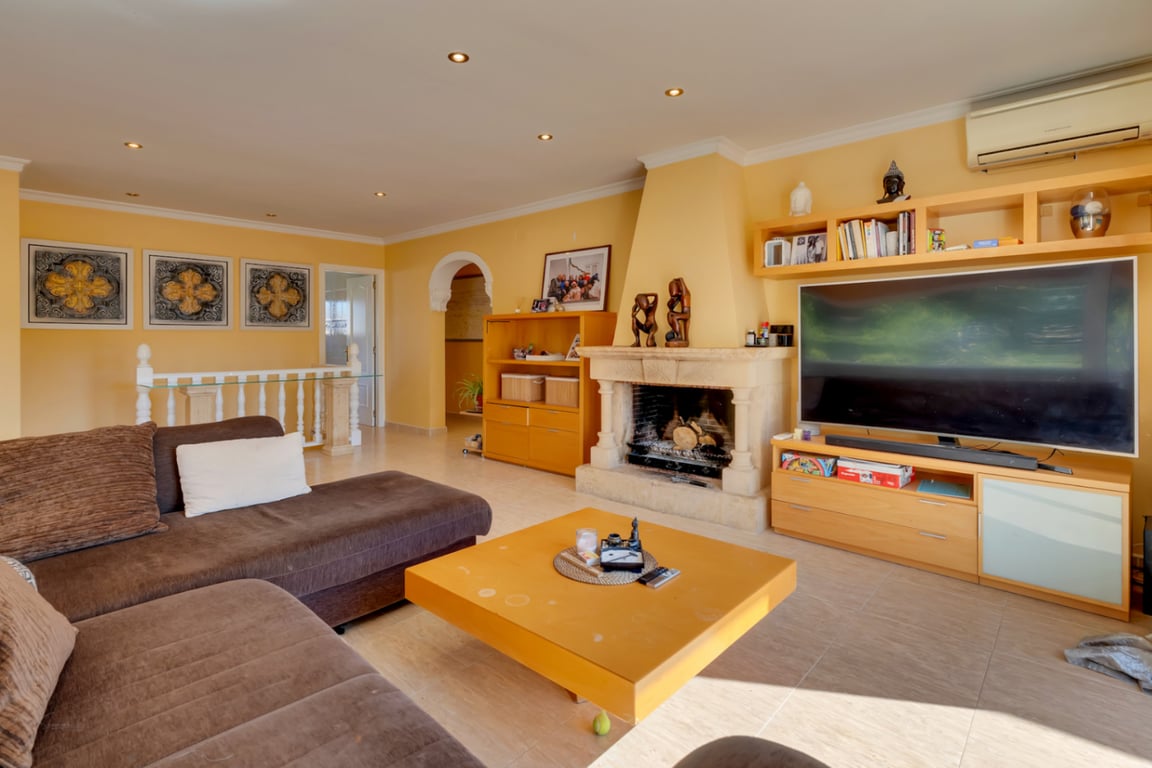 Villa en una excepcional zona tranquila, con vistas abiertas y gran potencial - 13