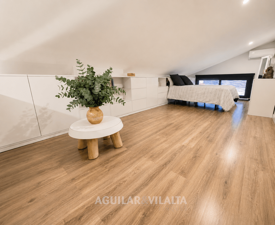 CASA UNFIMILIAR - 27