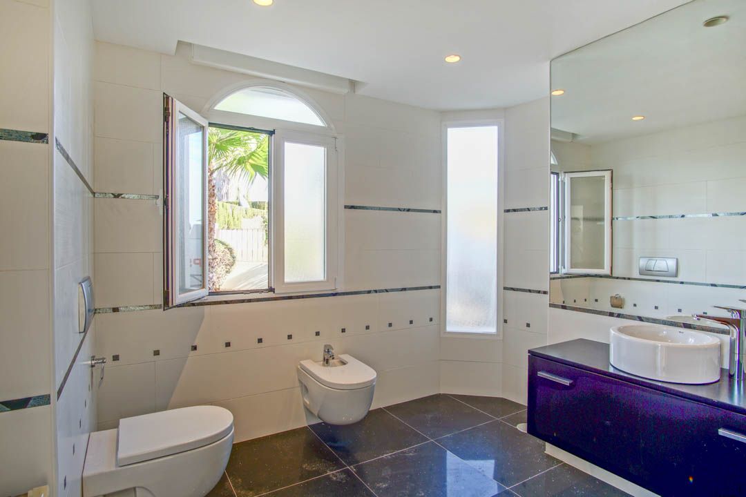 Property #RH21270 - 29