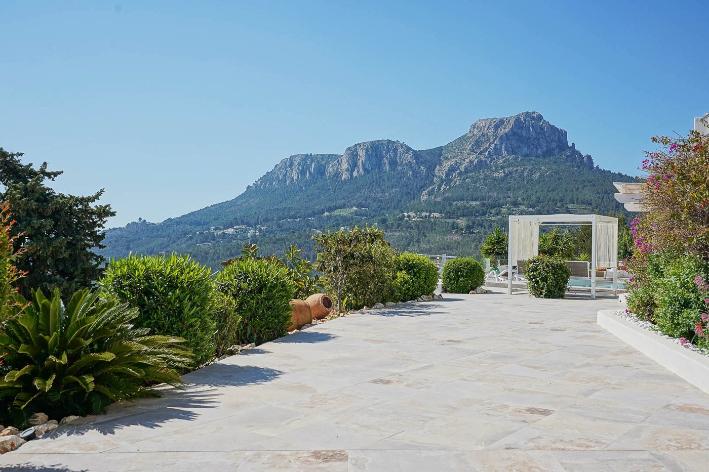 Modern finca with panoramic mountain and sea views in Benissa