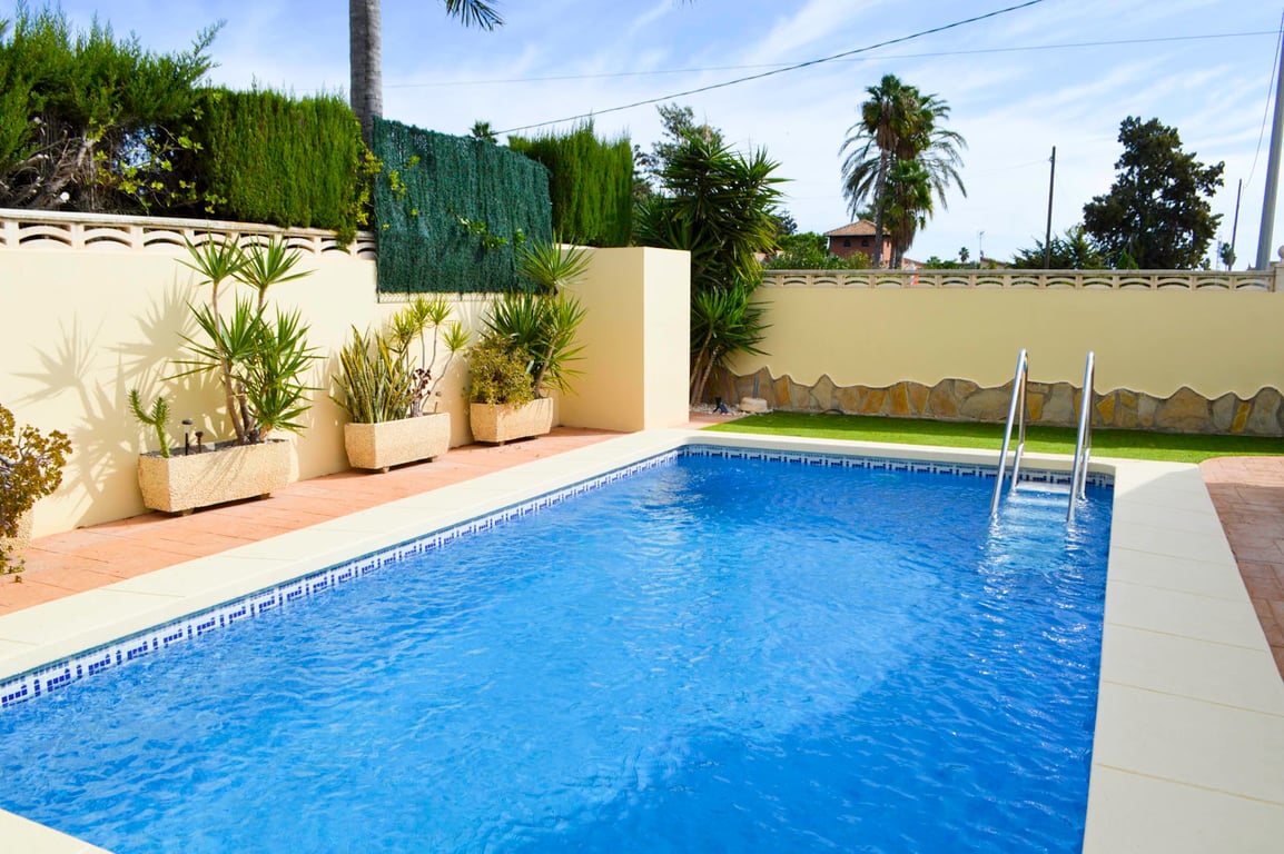 Villa de 4 dormitorios en Las Marinas, en la zona de Las Brisas - 22