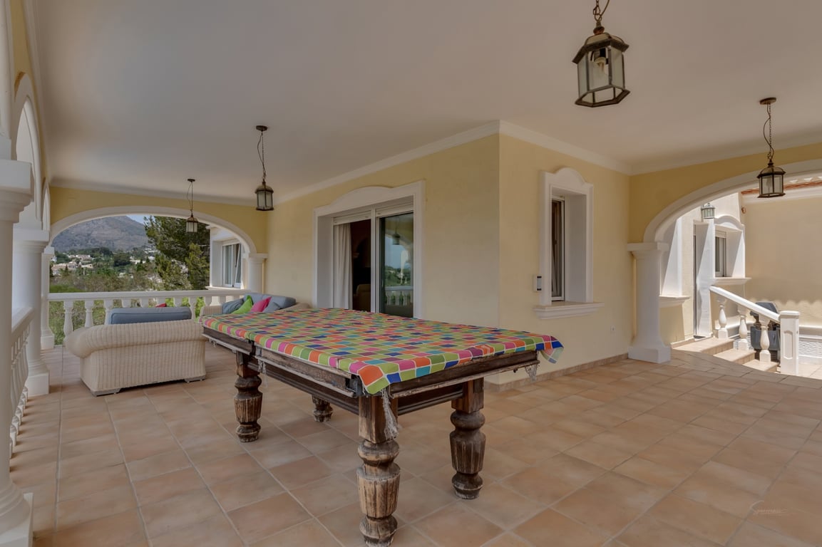 Villa con vistas abiertas en zona tranquila próxima al centro del pueblo de Jávea - 9