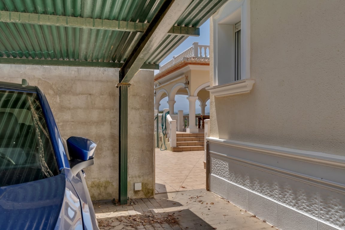 Villa con vistas abiertas en zona tranquila próxima al centro del pueblo de Jávea - 48