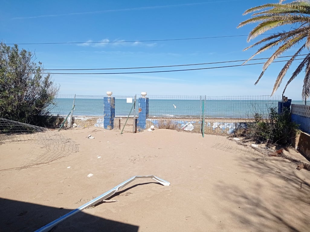 Chalet en venta en primera linea de playa de Denia - 2
