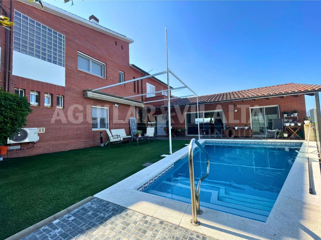 para dos familias con piscina - 69