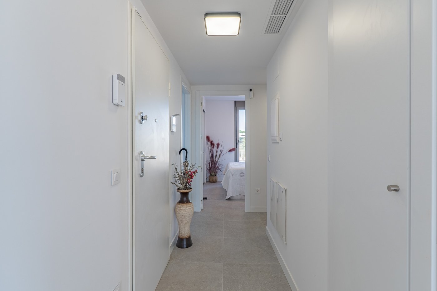 Apartamento planta baja nuevo con jardín privado — 3 dormitorios