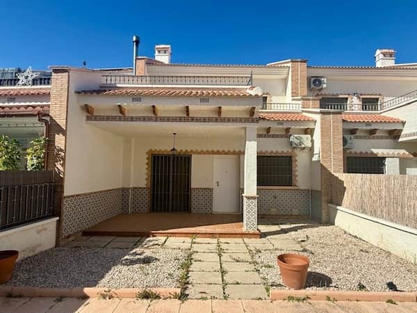 Rijwoning met 3 slaapkamers in San Miguel de Salinas