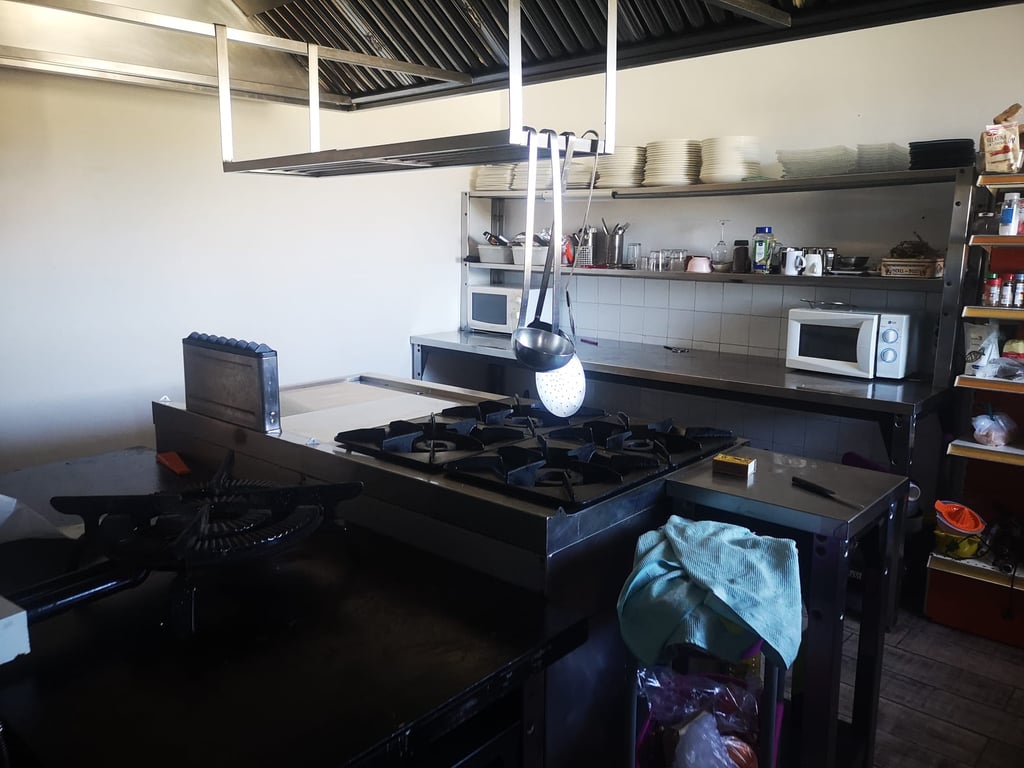 Finca Comercial Única en Denia: Parcela de 2,611m², Vistas al Mar y al Montgó - 17