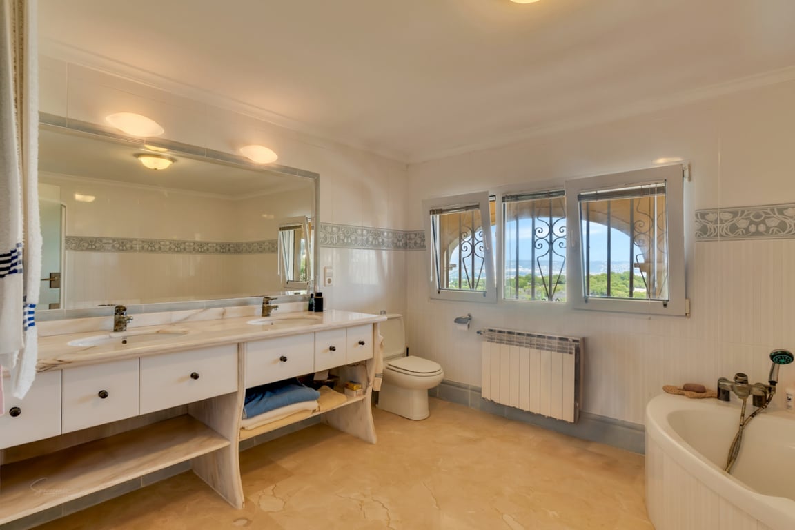 VILLA UBICADA EN UNA TRANQUILA ZONA CON INCREIBLES VISTAS PANORAMICAS - 12