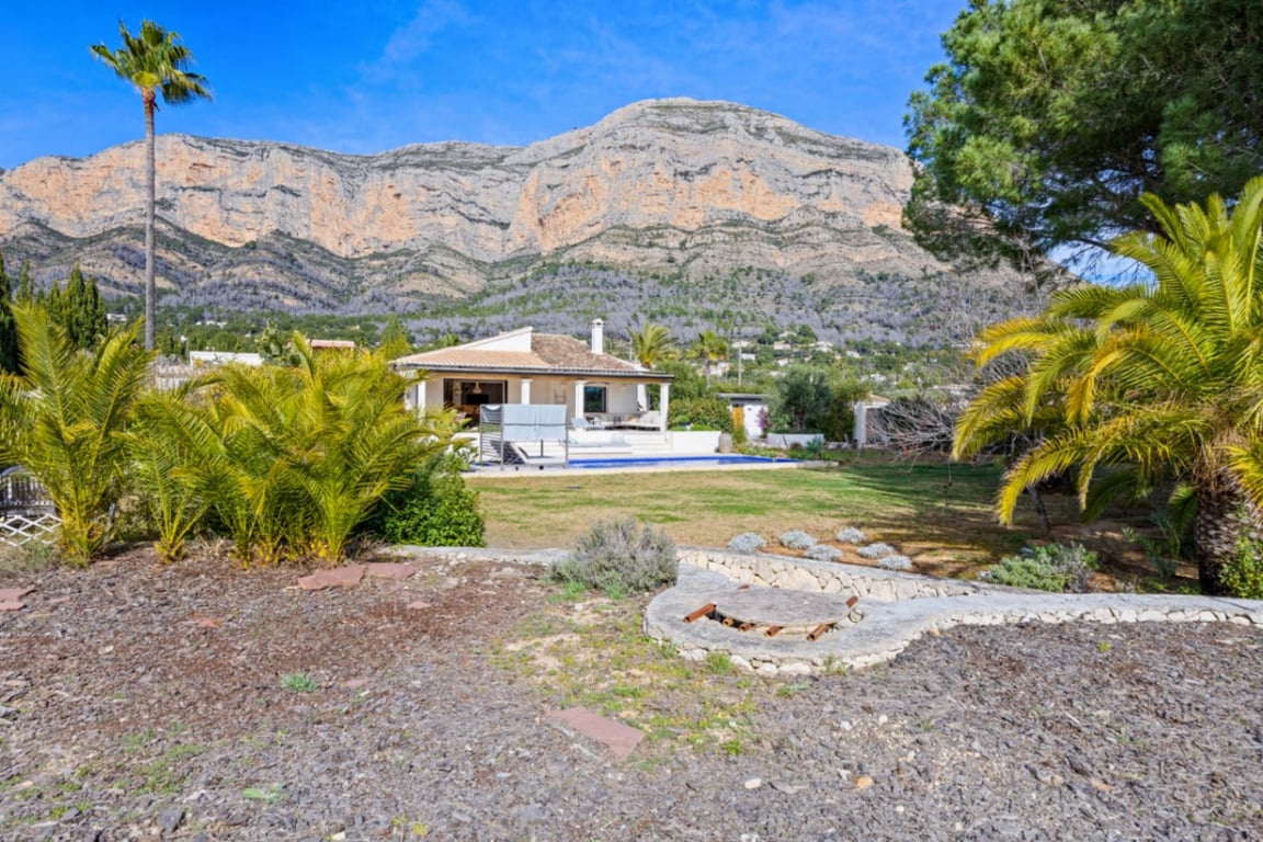 Villa reformada en la zona del montgo con casa independiente para invitados - 24