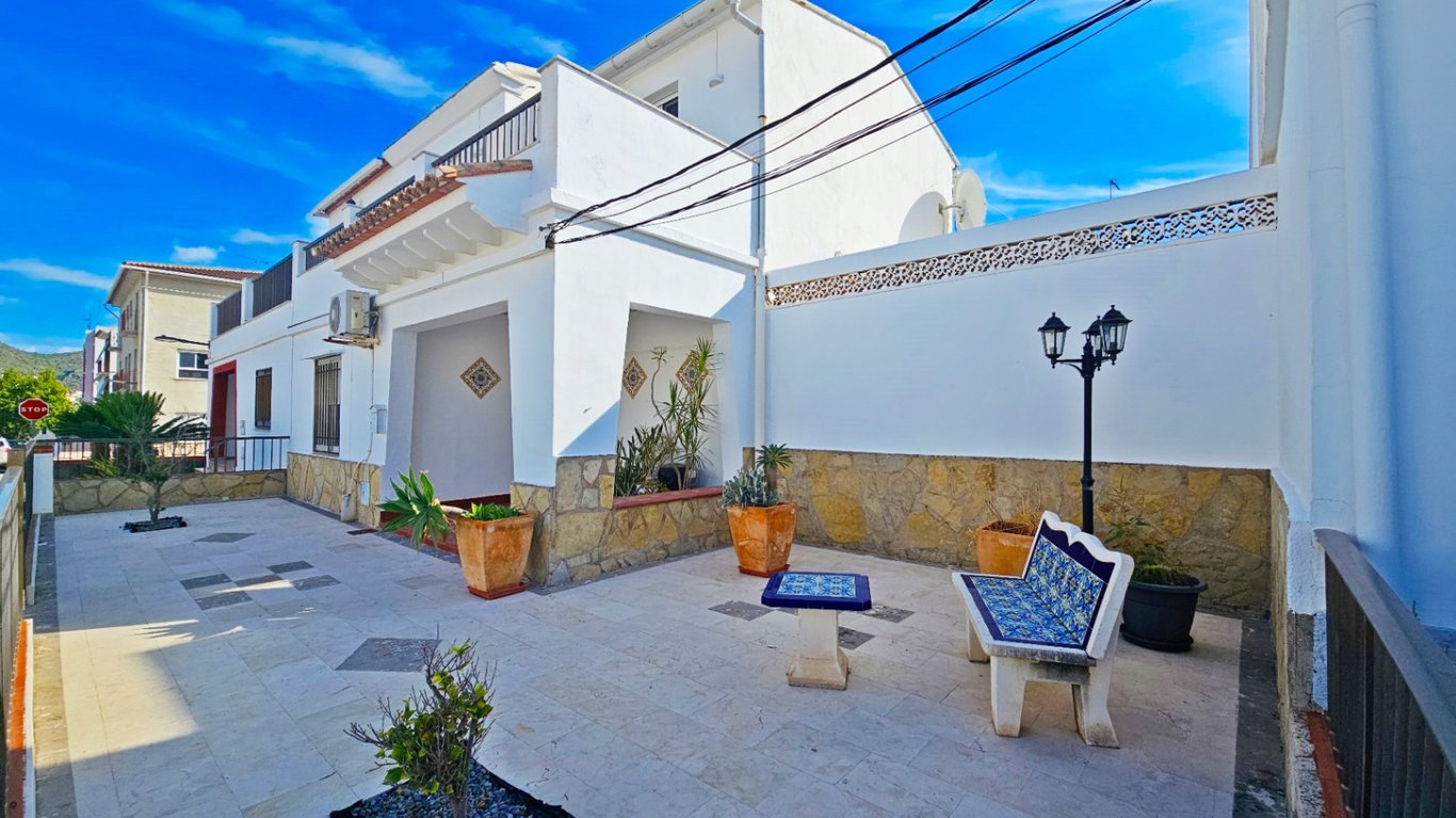 Casa de poble a Pego amb un gran pati - 25