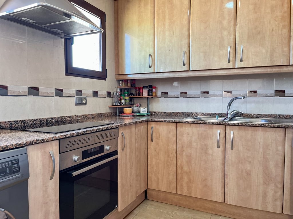 Casa a la venta en Dénia con licencia activa de restaurante en Las Marinas, a 500 m del mar, km - 13