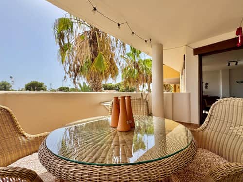 Ruim appartement met 2 slaapkamers, overdekt terras en zwembad in Punta Prima, Torrevieja — foto 32
