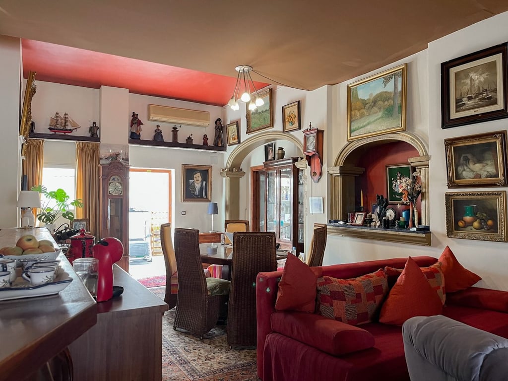 Casa a la venta en Dénia con licencia activa de restaurante en Las Marinas, a 500 m del mar, km - 34