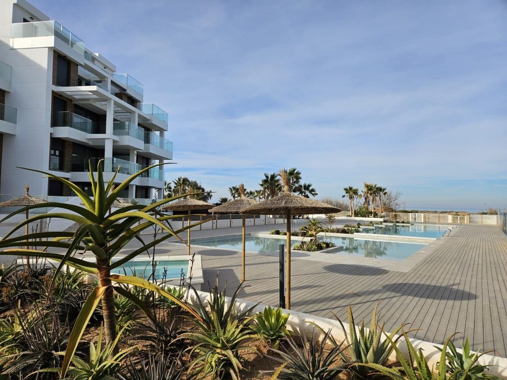 Modernes Strandapartment in Denia mit Meerblick