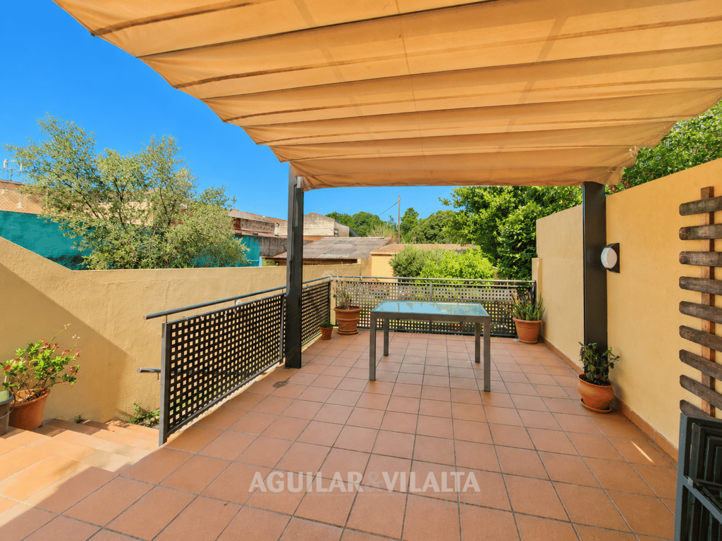 CASA UNFIMILIAR - 8