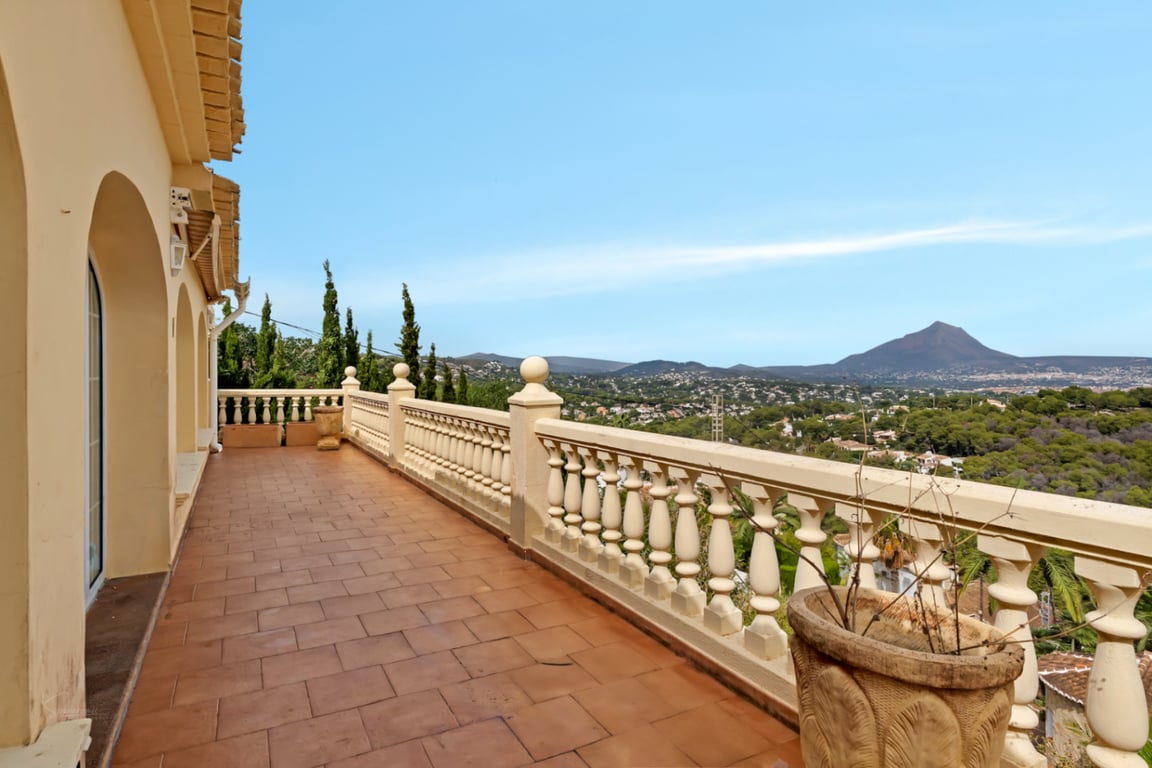 VILLA UBICADA EN UNA TRANQUILA ZONA CON INCREIBLES VISTAS PANORAMICAS - 3