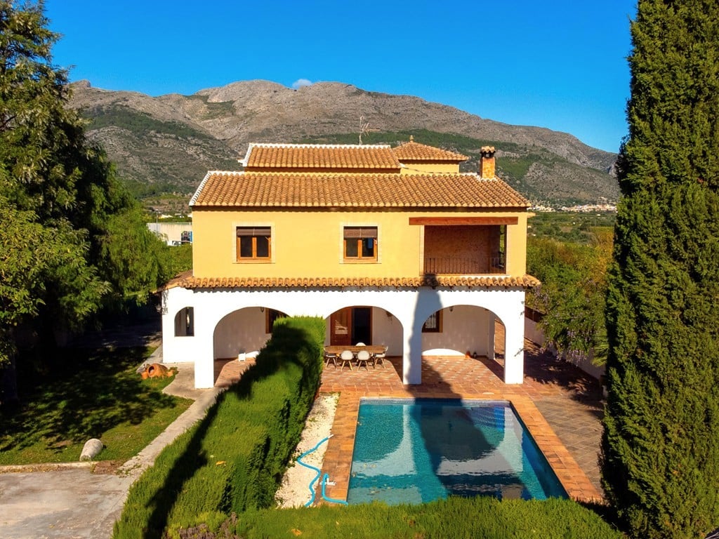 Villa familiar con piscina en venta en Orba - 2