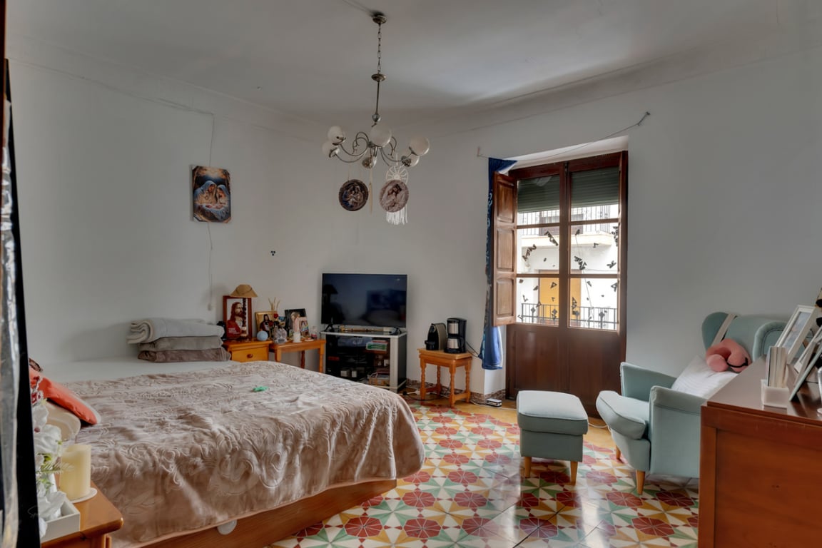 Casa de pueblo con garaje, espacioso patio interior y posibilidad de ampliar la propiedad - 7