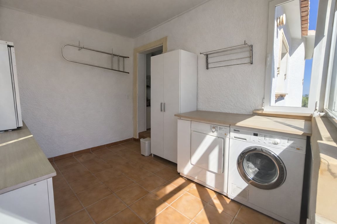 Villa de 3 dormitorios, apartamento de invitados y vistas al mar en el Montgó, Dénia - 14