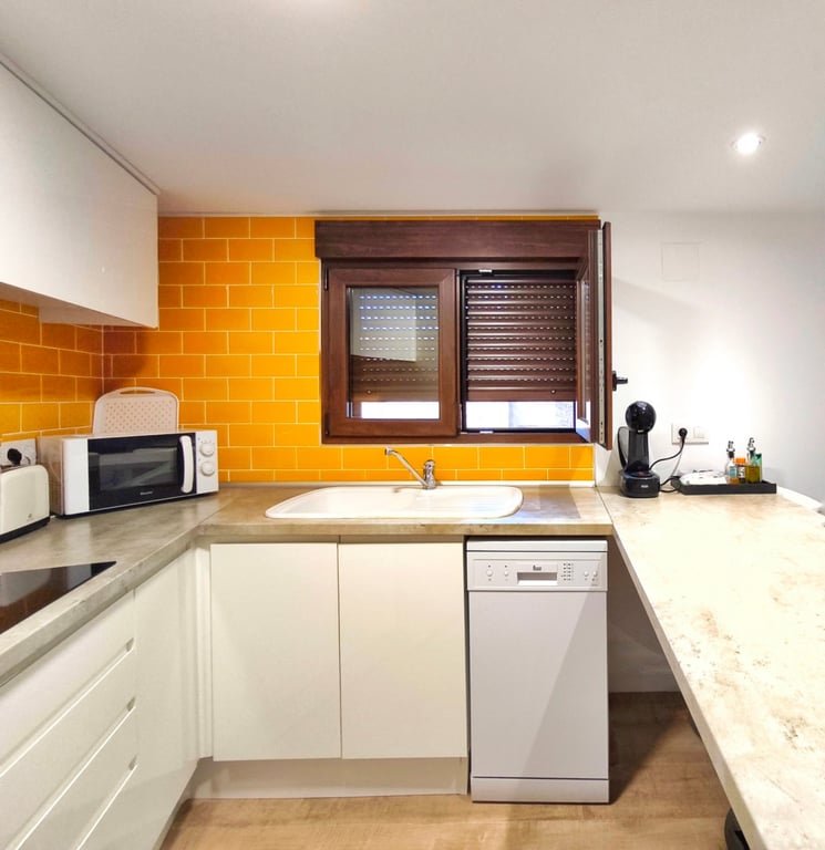 Chalet con dos apartamentos de invitados en el Montgó - 28