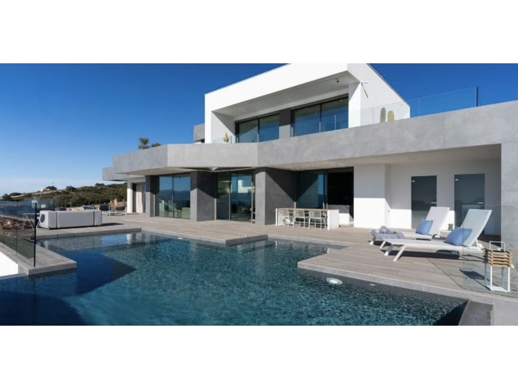 Contemporary avant-garde villa with panoramic sea views — terrace