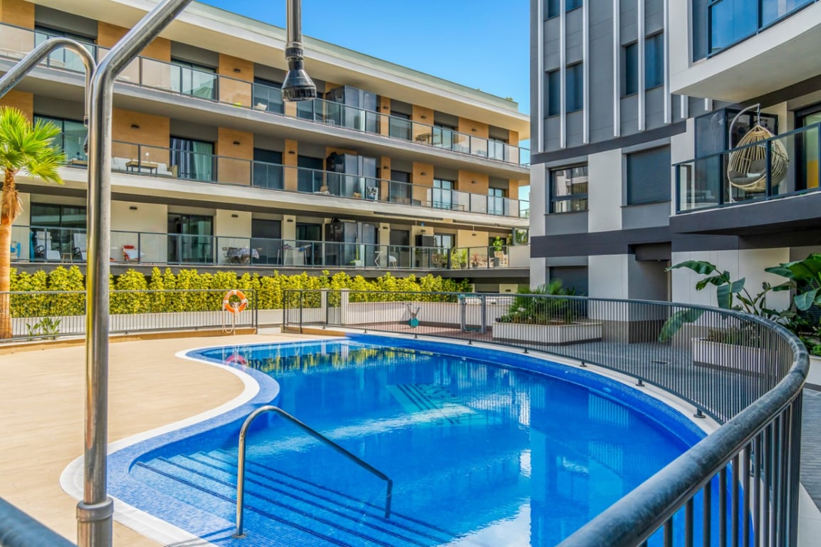 Moderno y elegante apartamento orientado al Sur con piscina, en Jávea - 2
