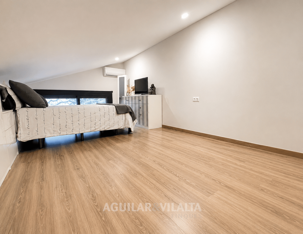 CASA UNFIMILIAR - 26