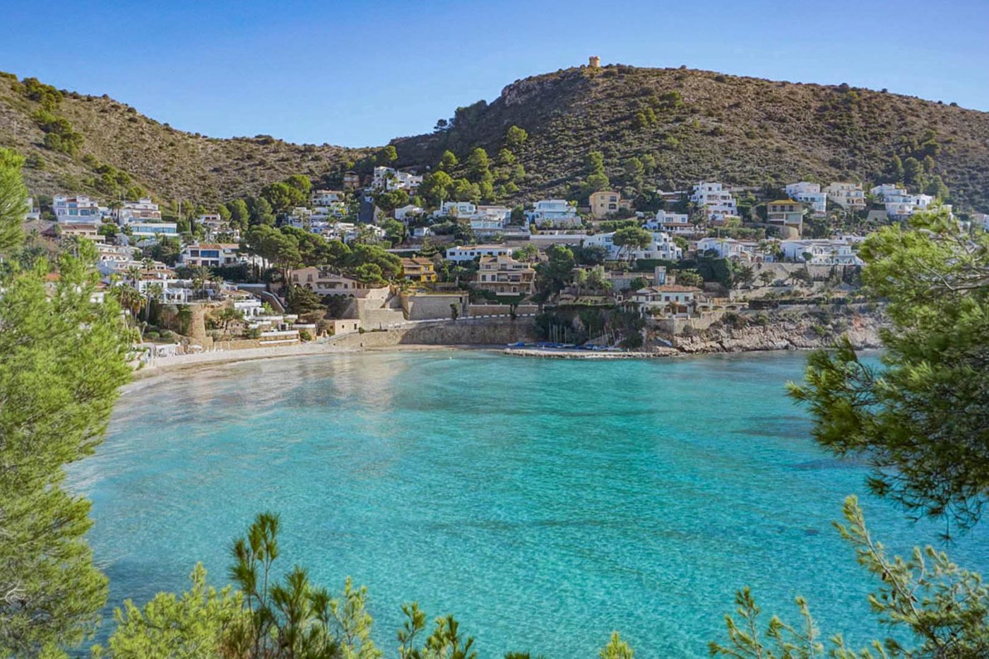 Villa moderna con vistas panorámicas al mar en El Tesoro, Moraira — €2.300.000