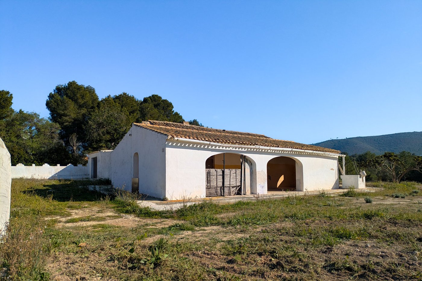 Traditional finca on large rustic plot in Jávea — Villa with renovation potential, €725,000