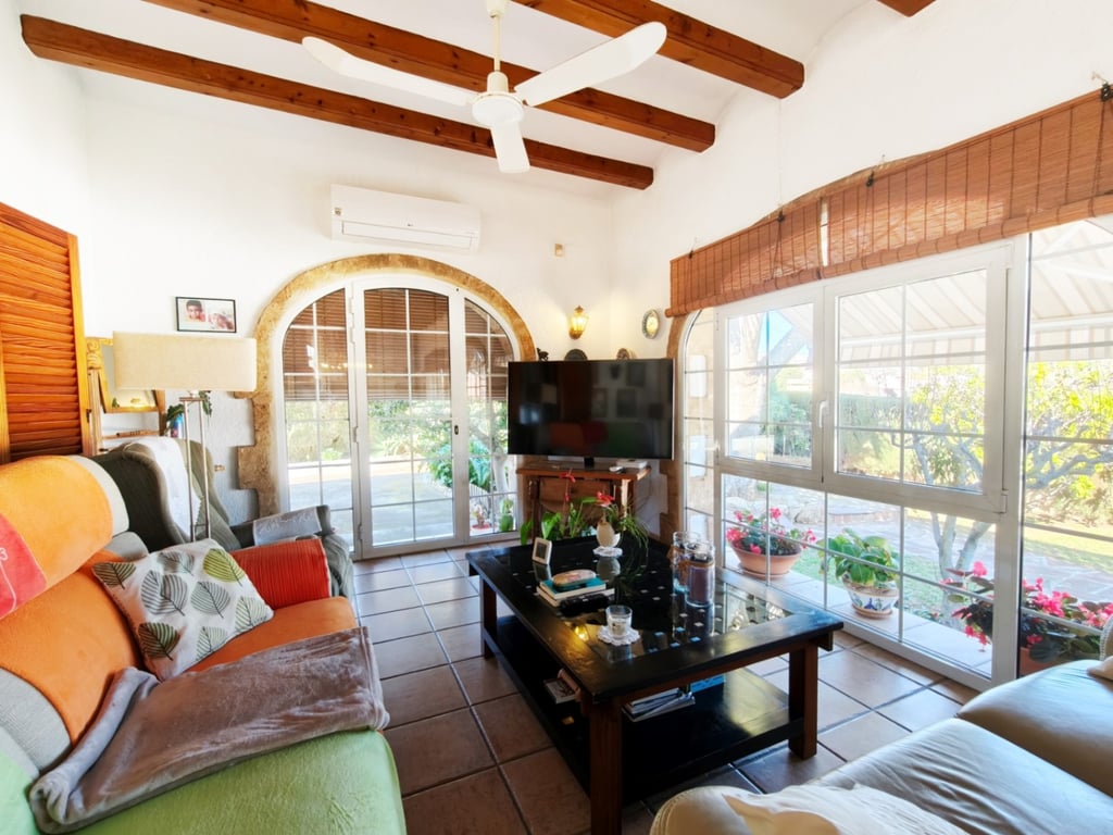 Villa en venta en el corazón del casco antiguo de Jávea con vistas al mar y parcela privada - 21