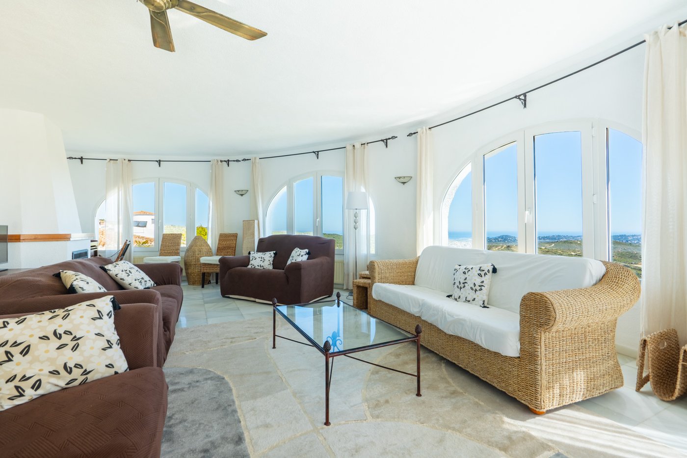 Villa tradicional con vistas panorámicas al mar en Cumbre del Sol