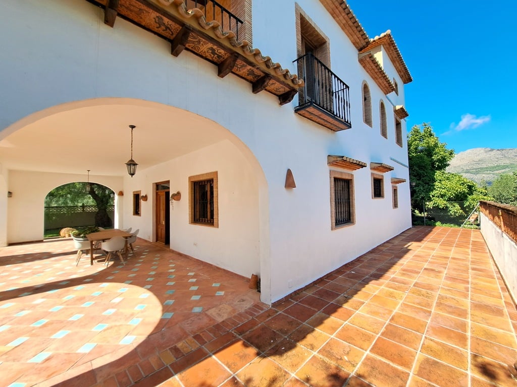 Villa familiar con piscina en venta en Orba - 11