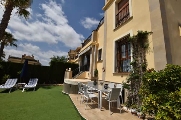 Appartement met terras en berging in Algorfa