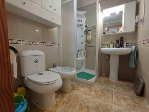 Penthouse met 3 slaapkamers, solarium en frontaal zeezicht aan de boulevard van Torrevieja — foto 24