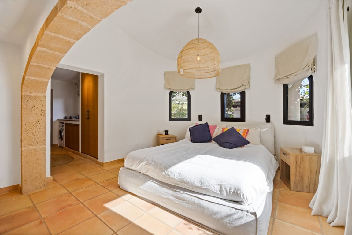 Villa reformada en la zona del montgo con casa independiente para invitados - 13