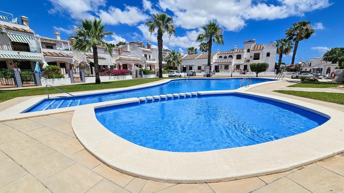 Rijwoning met 2 slaapkamers in Orihuela Costa