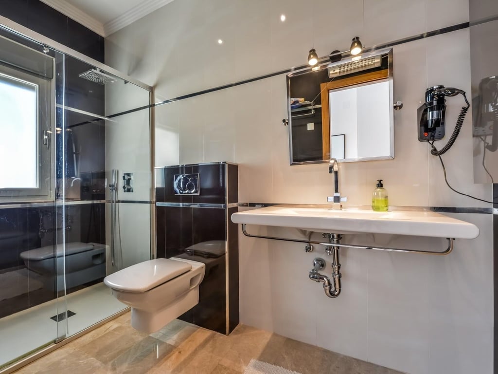 Property #RH20580 - 33