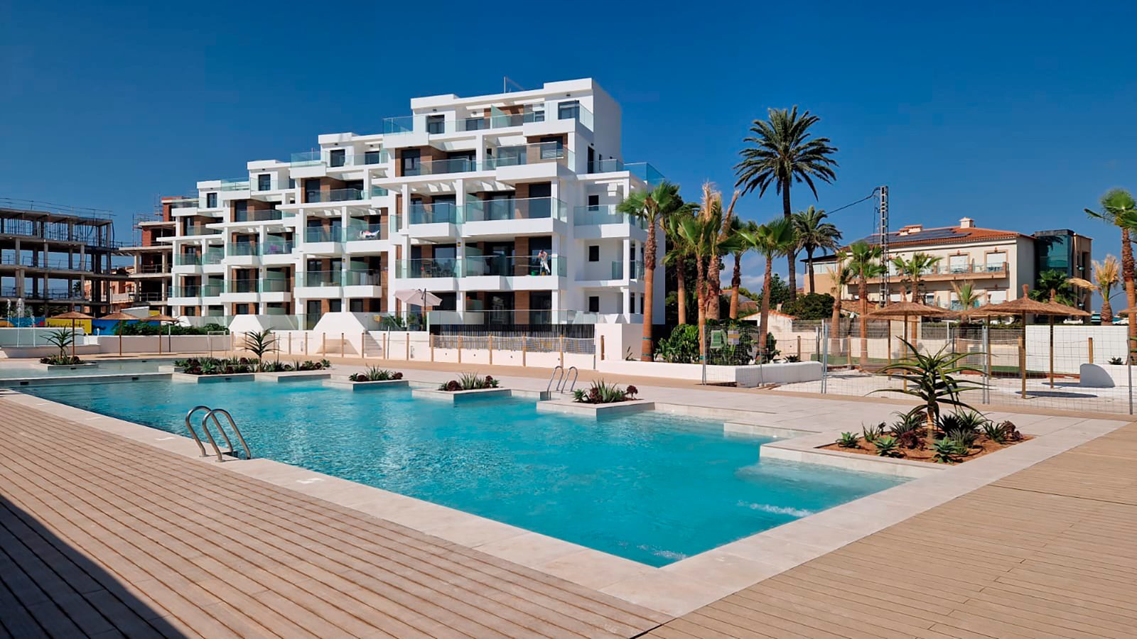 Beachfront Apartment in Dénia – Summer Rental — terrace