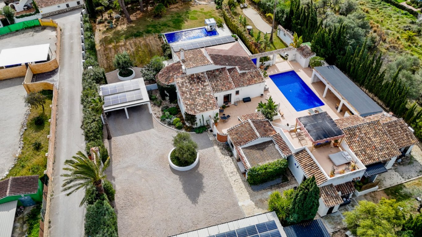 Villa reformada en la zona del montgo con casa independiente para invitados - 30