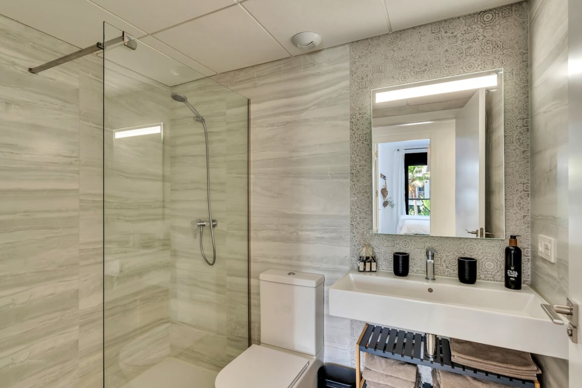 Moderno y elegante apartamento orientado al Sur con piscina, en Jávea - 21