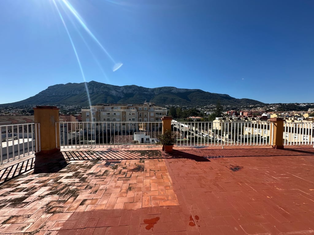 Ático en Venta en Dénia con Vistas Panorámicas - 2