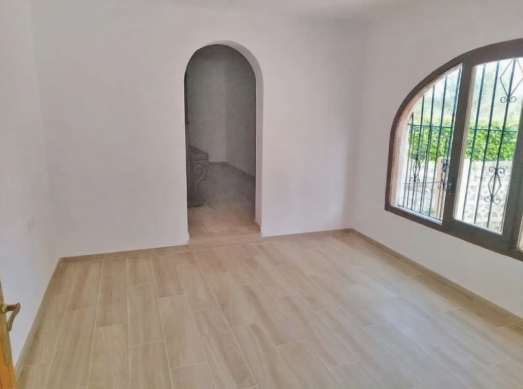 Oportunitat: Finca Rústica d'una Sola Planta a Prop de l'Arenal a Jávea | 4 Dormitoris, 1.500 m² de Parcel·la | Només 519.000 €! - 6