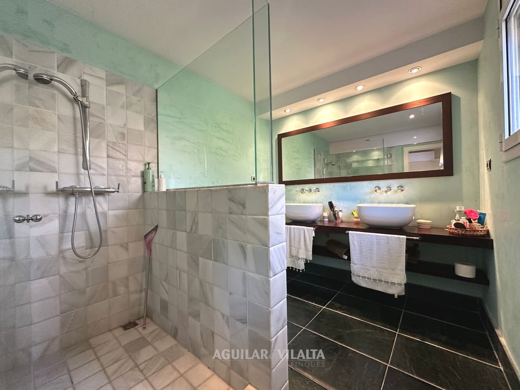 Exclusive villa in Can Teixidó with sea views - 102