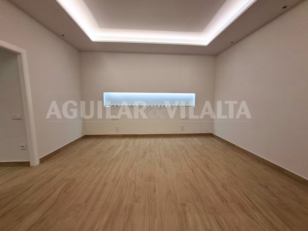 Planta baja totalmente reformada en el centro - 23