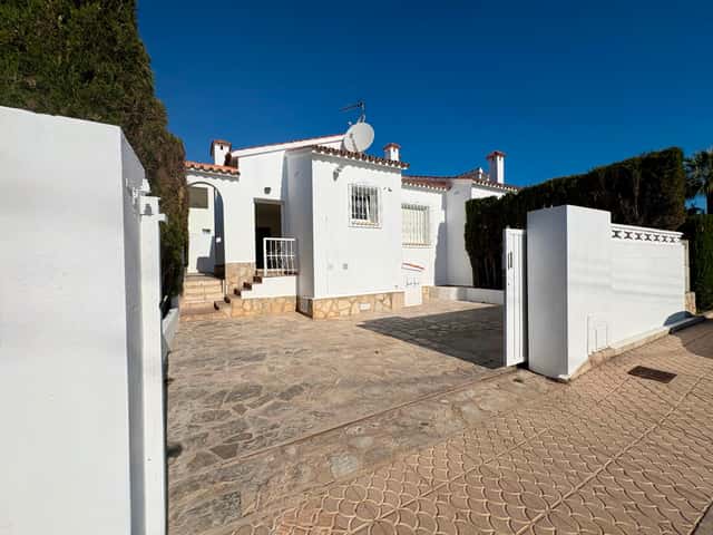 Adosado con terraza en Denia, 3 dorm., 128m²